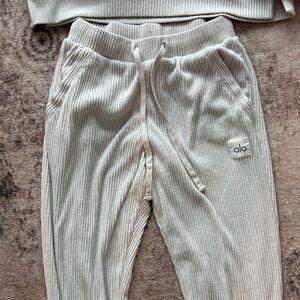 ALO cream ribbed set!!